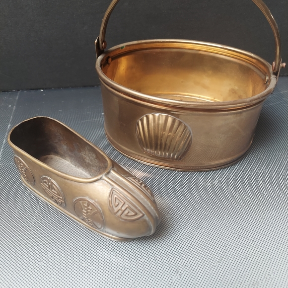 Vintage brass decor. Slipper ashtray 5in plant pot/ handle - Picture 3 of 8